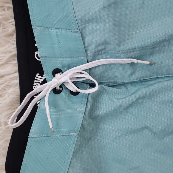 🌊Billabong Board Shorts 🌊 - Picture 3 of 5